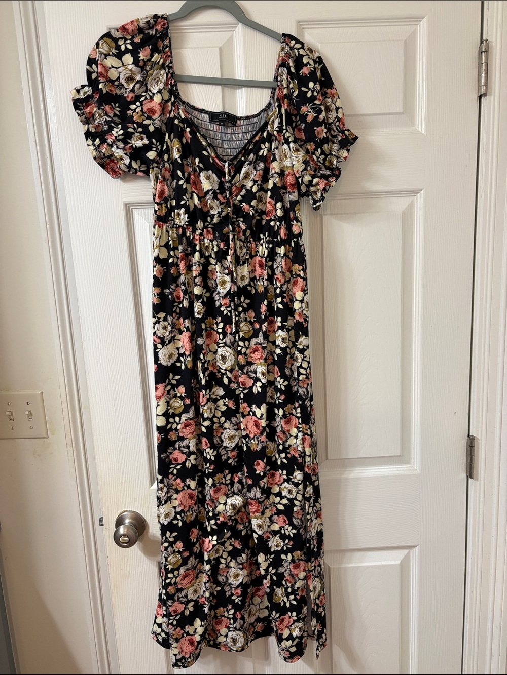 Black Floral V-Neck Maxi Dress with Puff Sleeves
